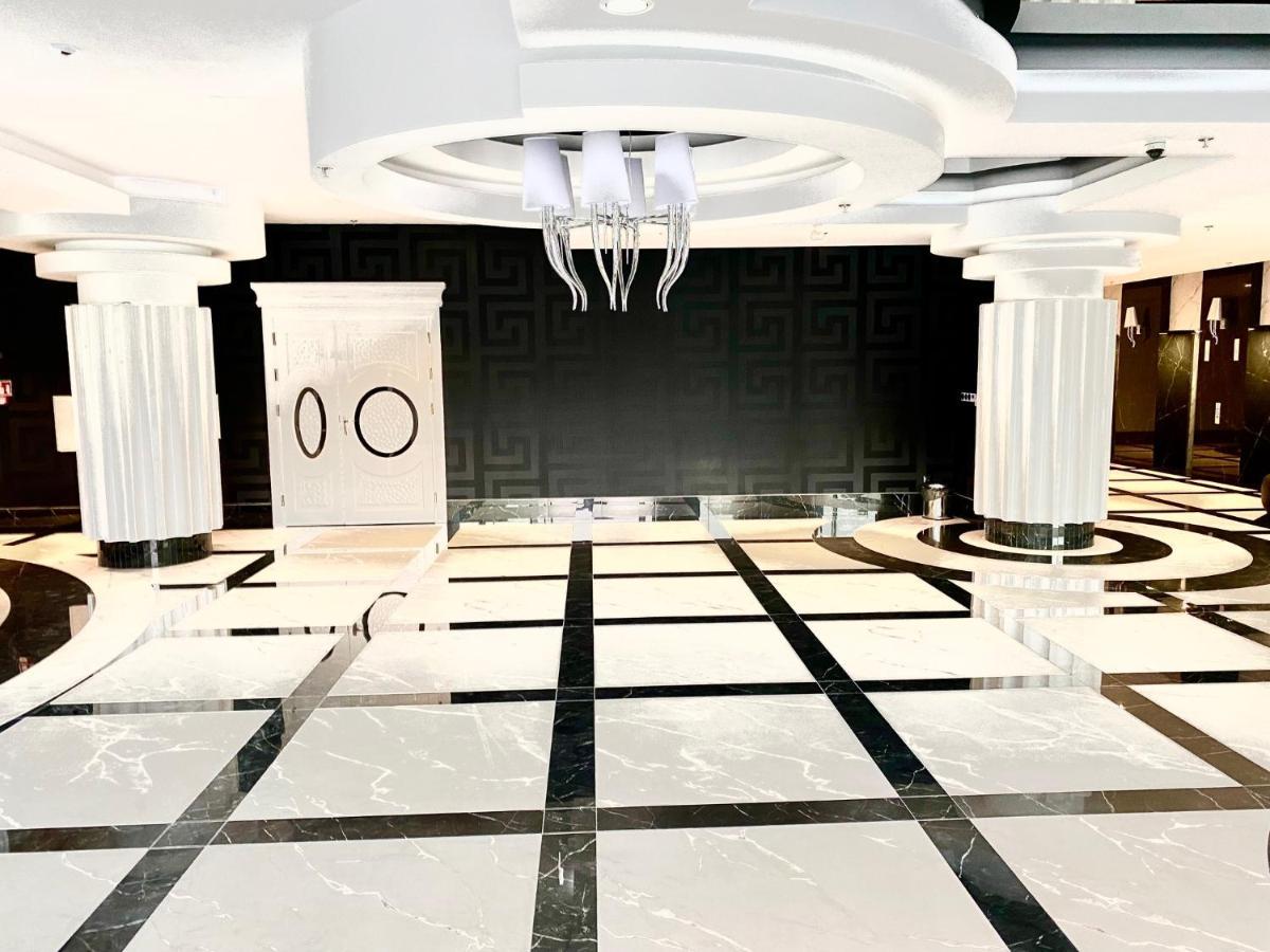 Hanza Tower Apartment *