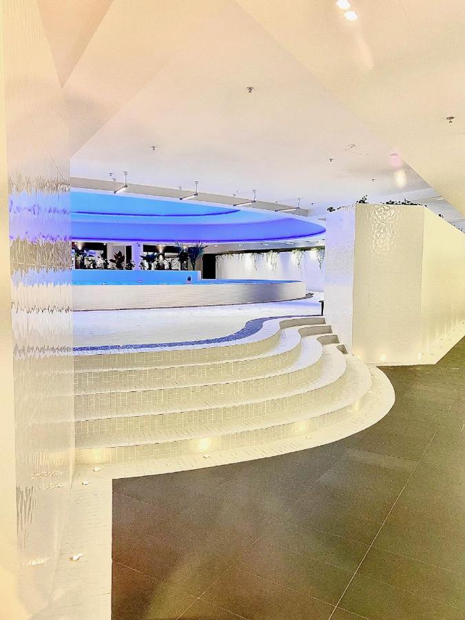 Hanza Tower Apartment *