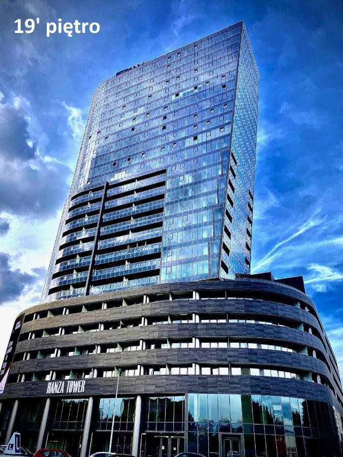 Hanza Tower Apartment *