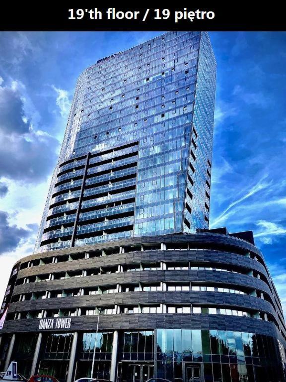 Hanza Tower Apartment *